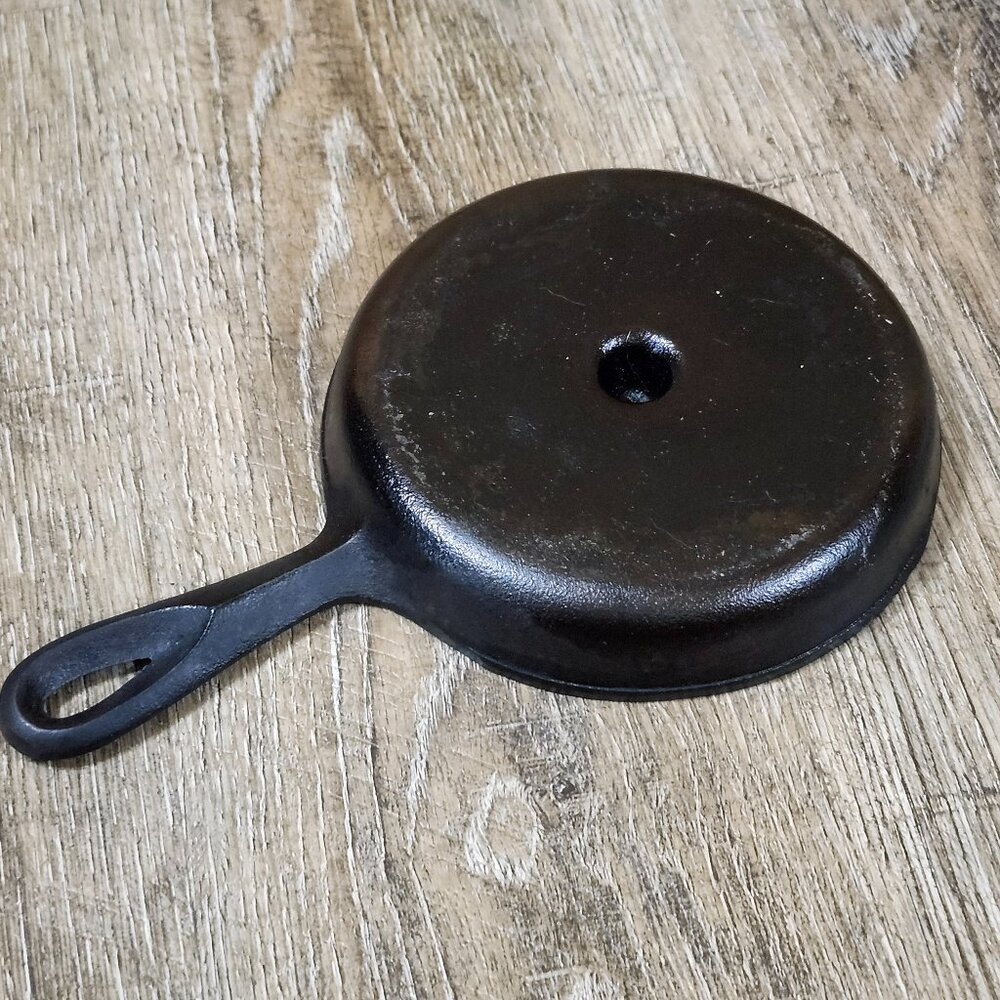 6.5 inch cornbread 6cbs cast iron skillet 6 sectional - Picture 3 of 10